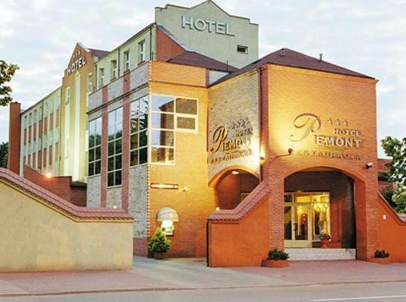 Hotel Piemont Pabianice Extérieur photo