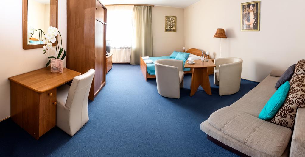 Hotel Piemont Pabianice Extérieur photo