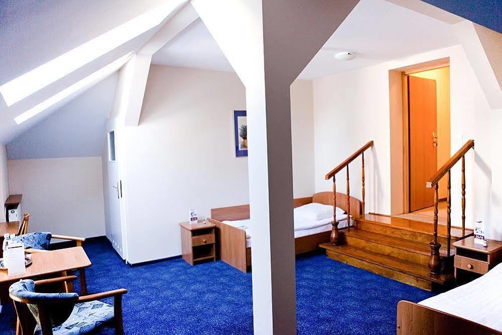 Hotel Piemont Pabianice Extérieur photo